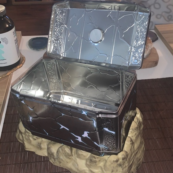 Thor’s Hammer, Mjolnir from Thor: Love & Thunder. Limited Edition Popcorn Holder - Picture 5 of 5